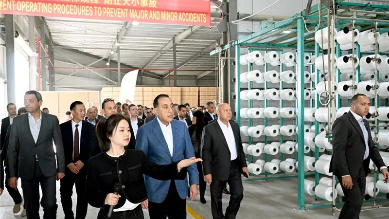 رئيس الوزراء يفتتح مجمع 