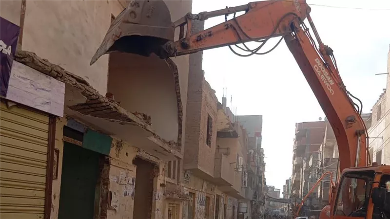 حفاظا على الأرواح..محافظ الشرقية: تنفيذ إزالة لعقار آيل للسقوط بمدينة الحسينية