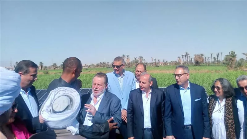 قادة الاقتصاد والزراعة في جولة تاريخية لدعم الزراعة بالطاقة بأسوان