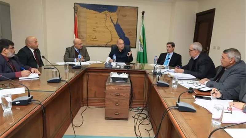 نائب محافظ الجيزة يتابع الجهود المبذولة لطرح الفرص الاستثمارية بالواحات 