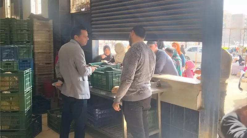 ضبط 56 كيلو لحوم فاسدة وتحرير 72 محضرا في حملة تموينية بالسويس