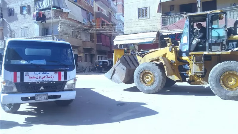 محافظ الغربية يقود حملات مكبرة بطنطا لرفع الإشغالات والتعديات على الأرصفة