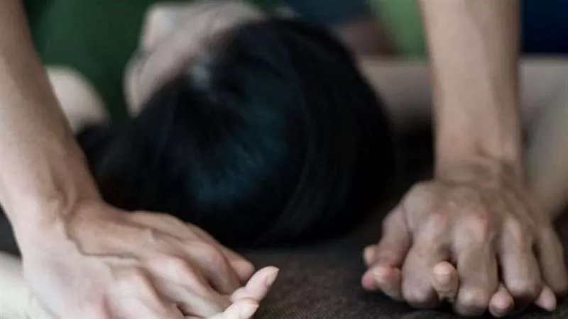 حرضها على ترك المنزل.. القبض على ترزي قام بمعاشرة فتاة جنسيا بكرداسة