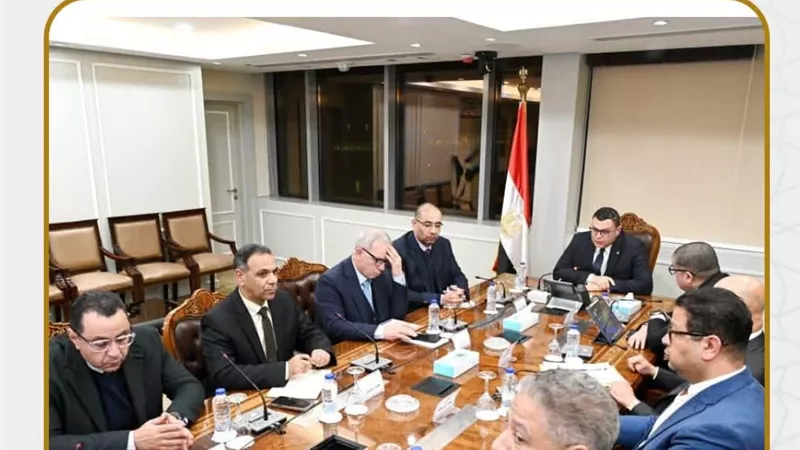 وزيرالإسكان: يتابع الموقف التنفيذي للمشروعات والصيانة ورفع الكفاءة بالشروق
