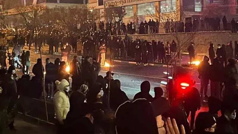 إيران ترفع تأهب مدن الصواريخ وسط تصاعد الاحتجاجات والضغوط الخارجية