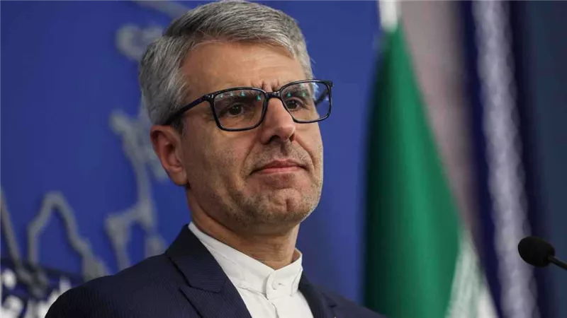 إيران تؤكد استمرار قناة الاتصال مع الولايات المتحدة وتلتزم بالتفاوض المتكافئ
