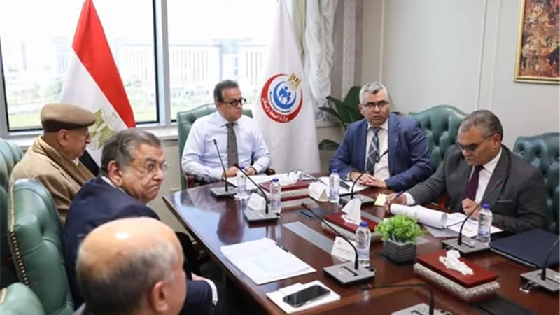  وزير الصحة يعقد اجتماعًا مع ممثلي شركة المراسم لمتابعة التدفقات المالية