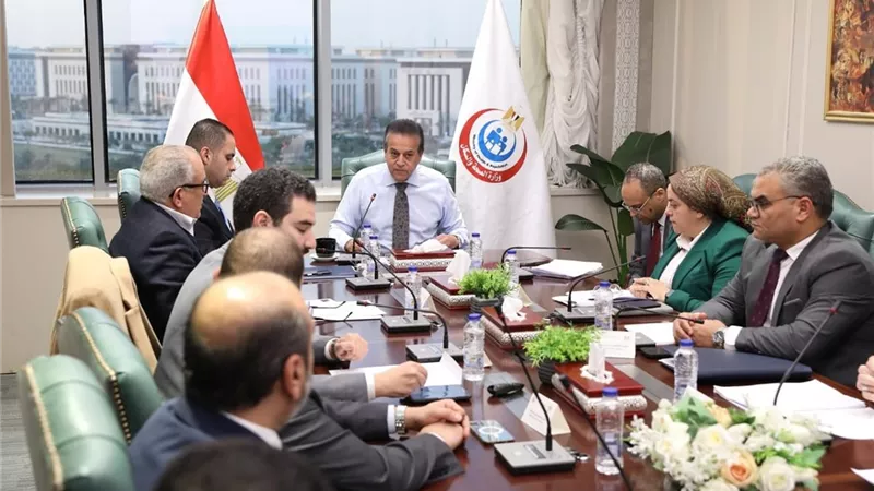 وزير الصحة يعقد اجتماعاً مع مجلس إدارة مستشفى جوستاف روسي لعلاج الأورام