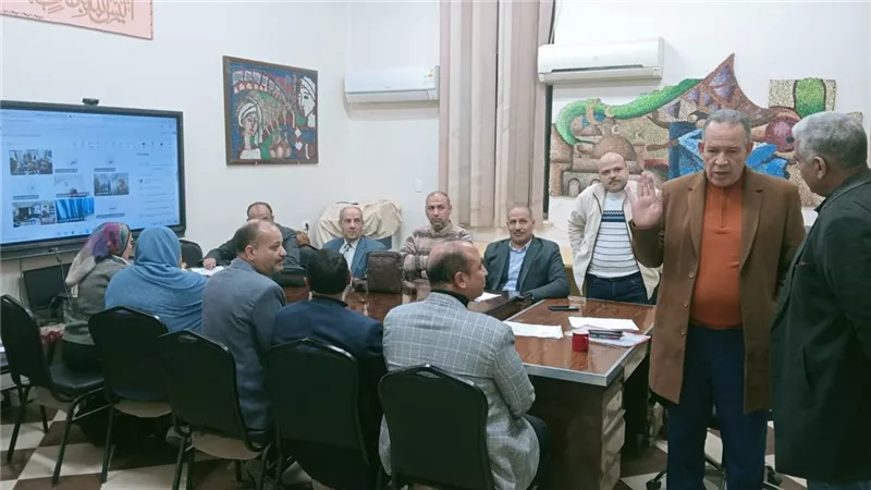 مدير تعليم أسيوط يطمئن الطلاب وأولياء الأمور: الامتحانات وفق المنهج وبيئة آمنة