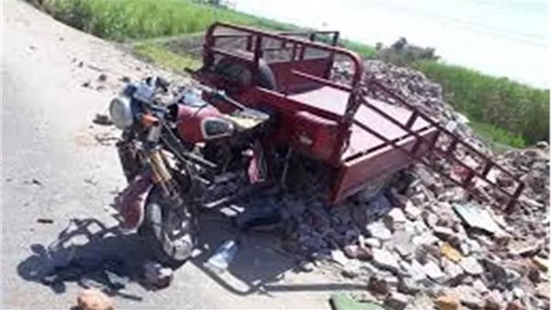 حادث مروع في أسيوط.. تصادم سيارة وتروسيكل يُسفر عن إصابة 4 أشخاص