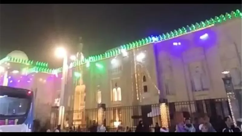 باحث صوفي يشكر «الأزهري» لإزالة صورته من أسوار مسجد السيدة زينب|خاص