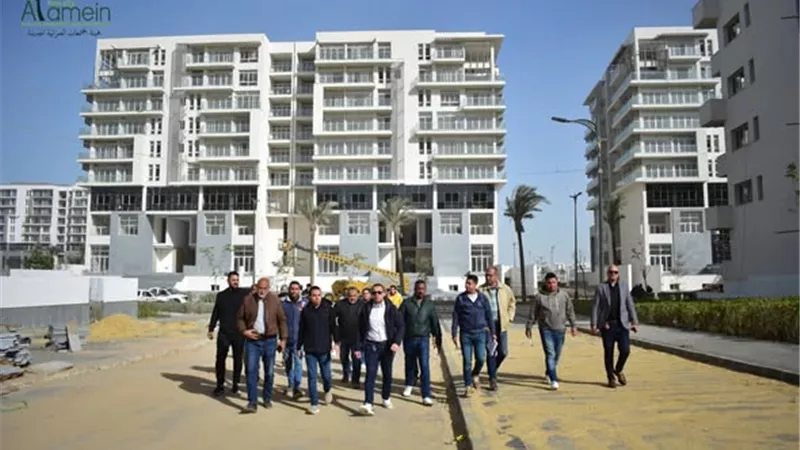 رئيس جهاز العلمين الجديدة في جولة ميدانية لمتابعة كمبوند «مزارين»
