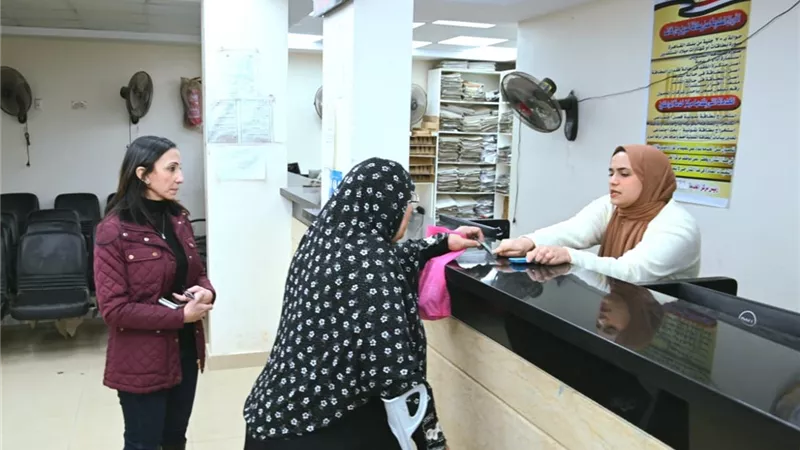 جولة مفاجئة لمحافظ البحيرة لمتابعة الخدمات التموينية بمركز رشيد