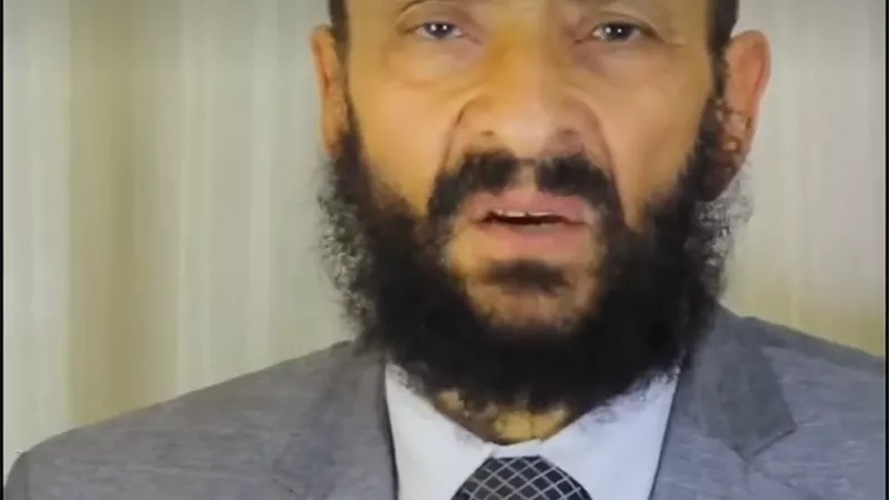 من الغربة للمرض.. أزمة طبيب مع أبنائه تنتهي بنزيف داخلي مرتين |فيديو