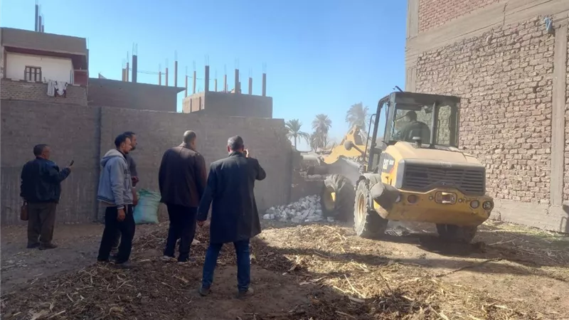 محافظ أسيوط: استرداد 133 فدانًا وإزالة 12 تعديًا في المرحلة الأولى بالموجة 28