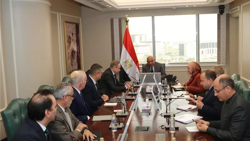 وزير الكهرباء يبحث مع أكوا باور السعودية تعزيز التعاون فى مجالات الطاقة 
