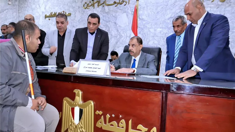 محافظ سوهاج يعقد اللقاء الجماهيري الأسبوعي لتلبية احتياجات وطلبات المواطنين 