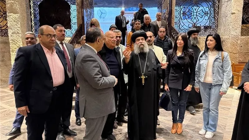 أنبا يوأنس يستقبل محافظ أسيوط ومنير غبور خلال زيارة دير العذراء بدرنكة