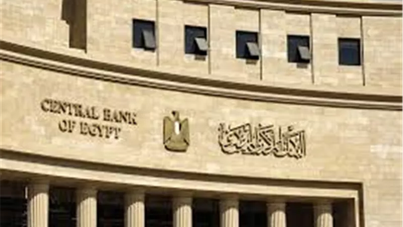 في دقائق مش شهور.. البنوك تفتح خزائن التمويل للصيدليات والسوبر ماركت
