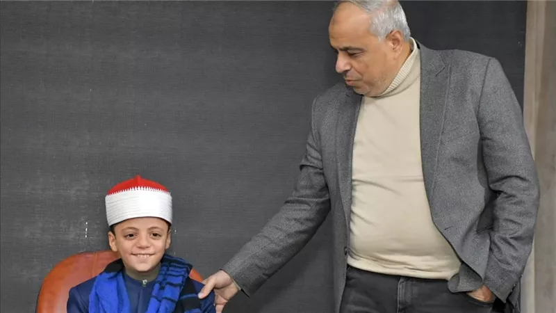  من دموع دولة التلاوة إلى عرش بورسعيد الدولية.. قصة طفل أبكى القلوب