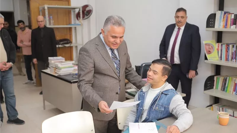 رئيس جامعة السويس يواصل جولاته التفقدية لاختبارات الفصل الدراسي الأول