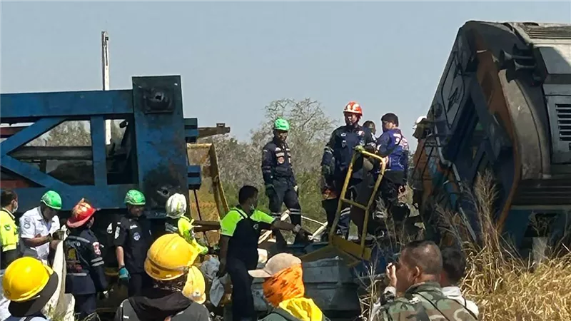 تايلاند.. مصرع 22 شخصًا وإصابة أكثر من 30 إثر سقوط رافعة على قطار
