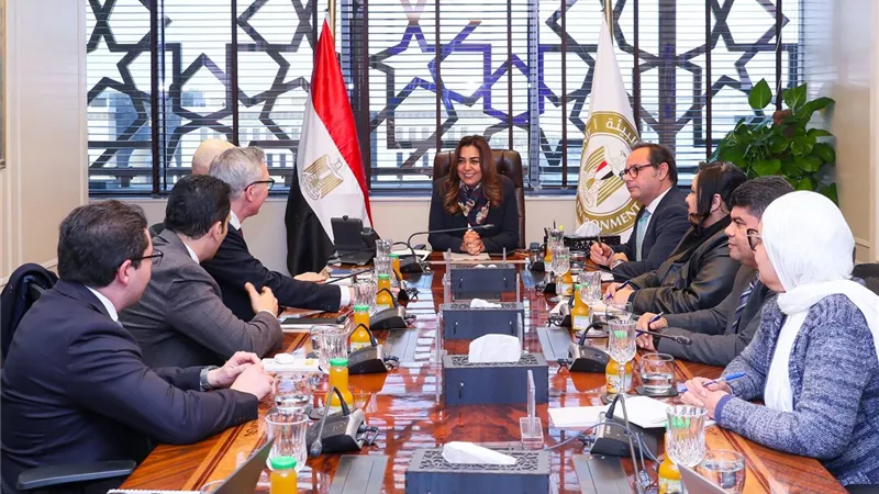 وزيرة التنمية المحلية تبحث مشروع محطة الرياح بشدوان لحماية الطيور المهاجرة