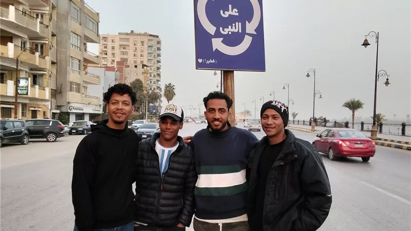 صلى على النبي.. تزين كورنيش بنى سويف ومواقع التواصل الاجتماعي 
