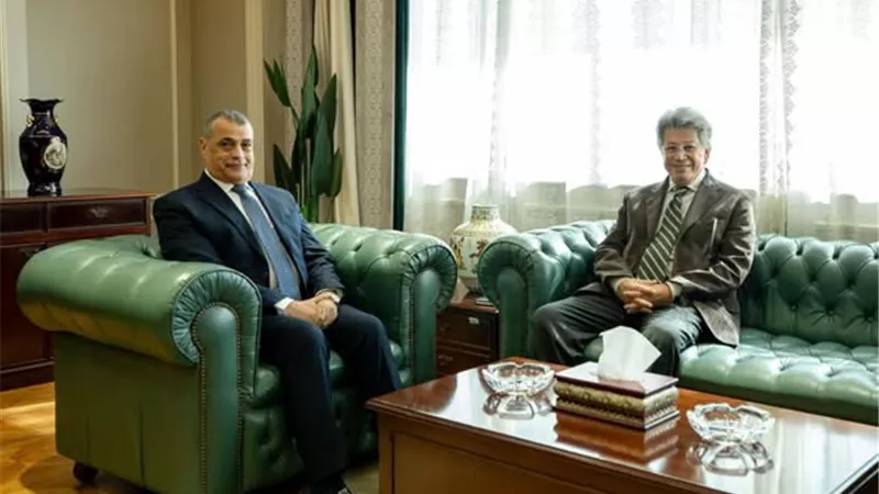 طارق نور: 