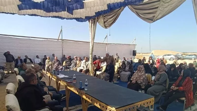 محافظ السويس يلتقي أهالي الشلوفة ويستمع لشكاوى الخدمات والصرف الصحي