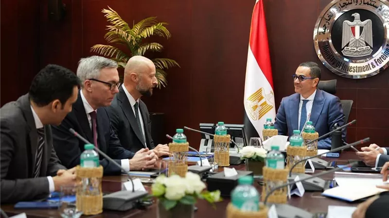 وزير الاستثمار يبحث خطط شركة سكاتك النرويجية للتوسع في الطاقة المتجددة بمصر