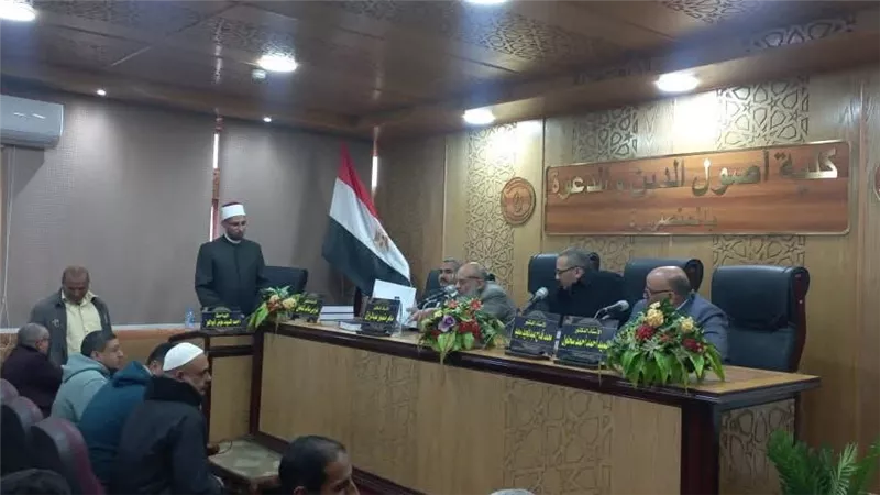 وكيل أوقاف دمياط يهنئ إمام المسجد الكبير بالزرقا لحصوله على درجة الدكتوراه