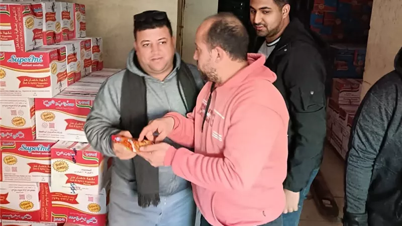 ضبط دقيق مدعم قبل بيعه بالسوق السوداء بالفشن والتحفظ على مظلات بإهناسيا
