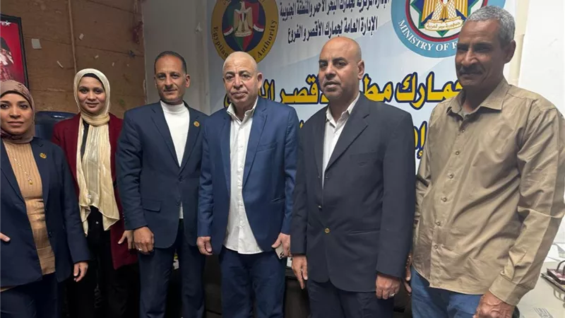 جمارك مطار الاقصر تضبط محاولة تهريب عدد من زجاجات المشروبات الكحولية 