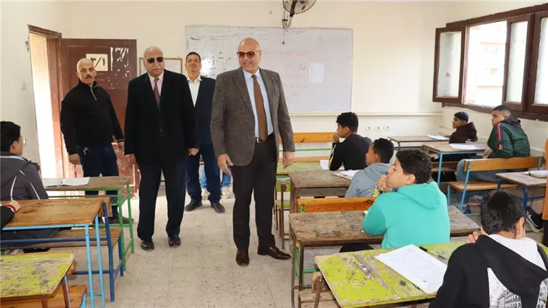محافظ القليوبية يتفقد انطلاق امتحانات الشهادة الإعدادية العامة والأزهرية