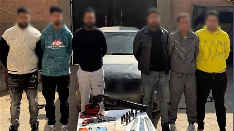 التحقيق مع المتهمين بسرقة مركز علاج طبيعي تحت تهديد السلاح في المرج
