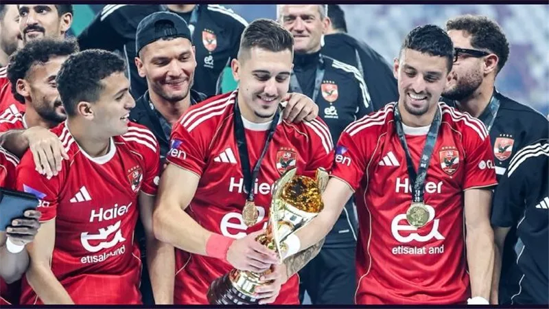 خارج رحلة تنزانيا.. جراديشار يودع الأهلي استعدادًا للسفر إلى المجر