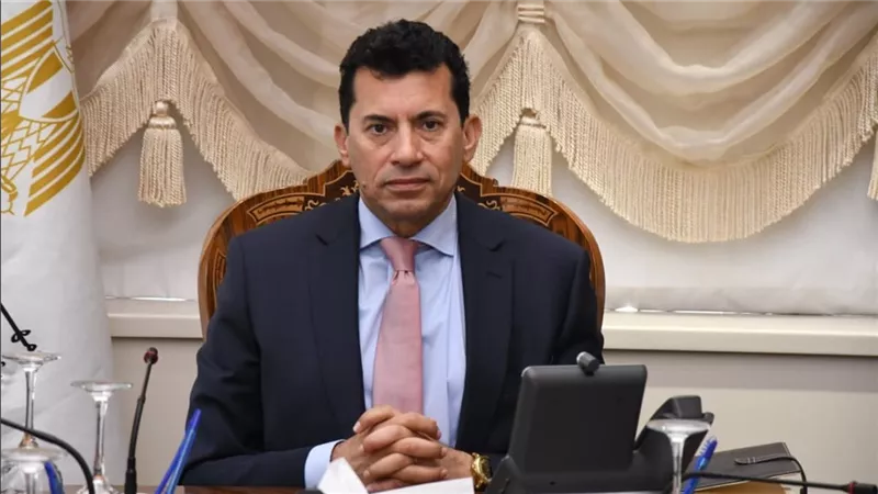 أشرف صبحي يفتتح أعمال تطوير مركز شباب مدينة الشيخ زويد 