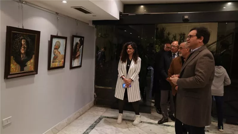 وزير الثقافة يفتتح المعرض الاستعادي 