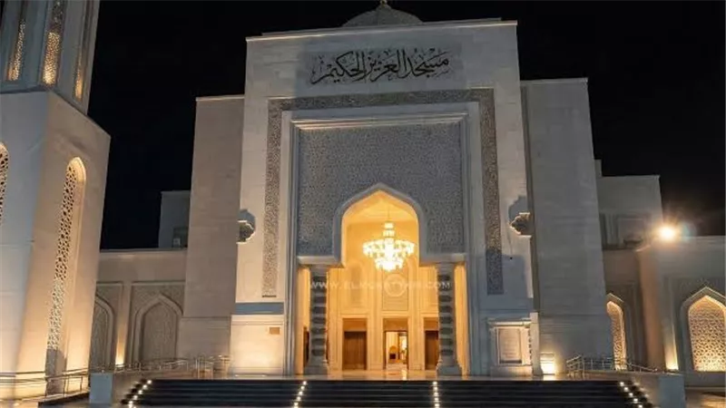 يسع 8600 مصلٍ ويضم حضانات.. مسجد العزيز الحكيم في سطور بعد افتتاحه رسميًا  