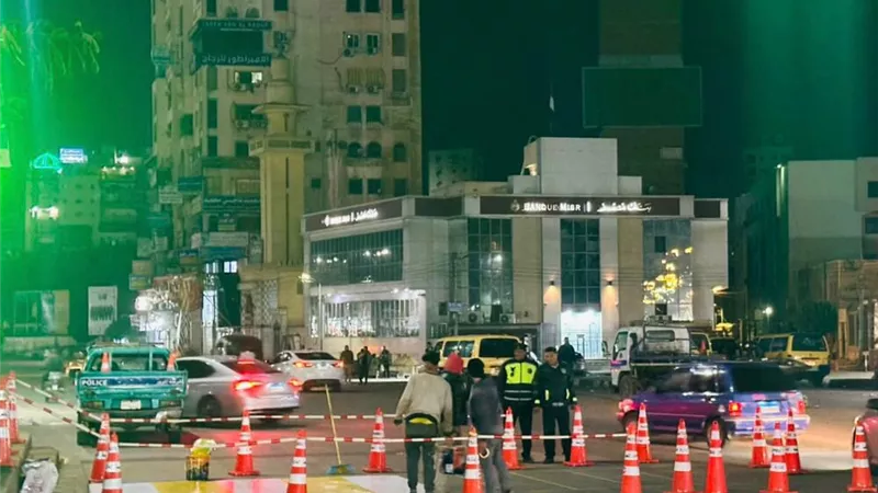محافظ الغربية يتابع تنفيذ ممرات المشاة الفسفورية ضمن منظومة الإشارات الذكية 