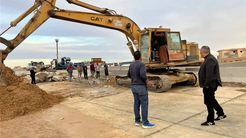 رئيس مياه القناة يتابع أعمال صيانة خط طرد رافع مياه السماد 500 مم بالسويس