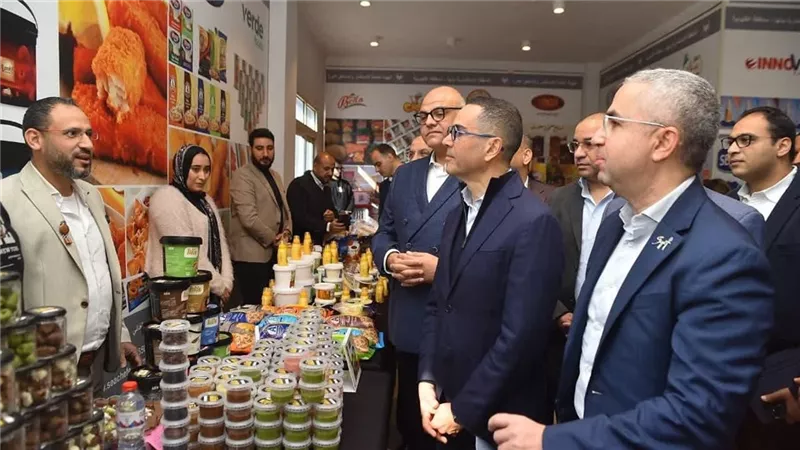 قرار هام من وزير الاستثمار: زيادة عدد موظفي مكاتب خدمات المستثمرين بالمحافظات