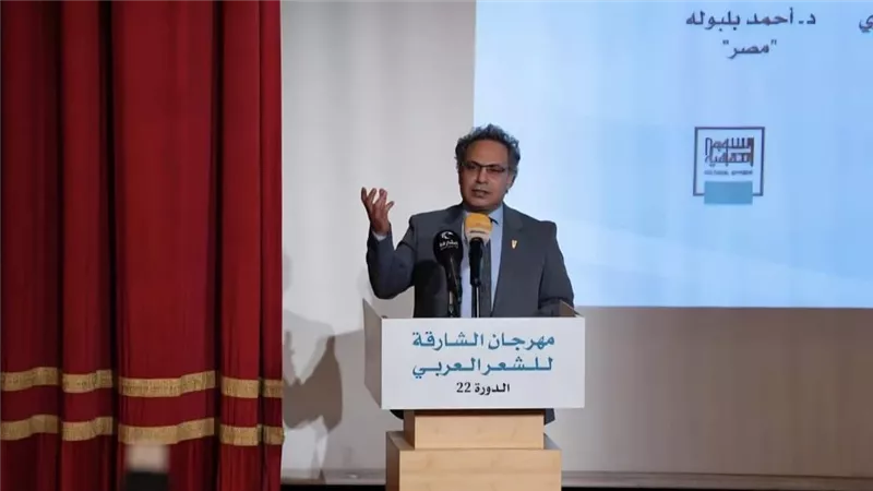 رئيس جامعة القاهرة يهنئ الدكتور أحمد بلبولة لتكريمه بمهرجان الشارقة للشعر  