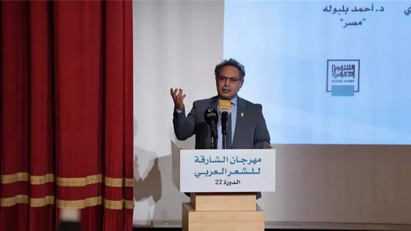 رئيس جامعة القاهرة يهنئ الدكتور أحمد بلبولة لتكريمه في مهرجان الشارقة للشعر
