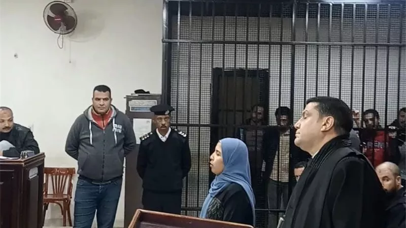 المتهمة بقتل ابنتها بالبحيرة تنفى ارتكابها الواقعة في أولي جلساته محاكمتهم