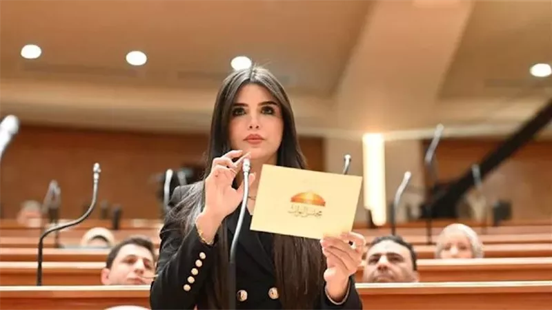 من خطابات ناصر إلى الميكب والترند.. كيف تغير وجه نائبات البرلمان المصري؟
