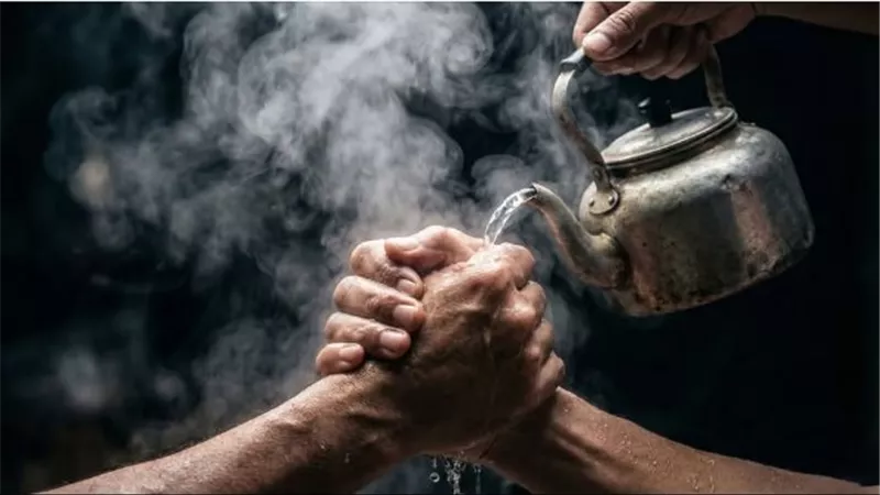 أمين عام الفتوى بدار الإفتاء: تريند الماء المغلي حرام شرعًا