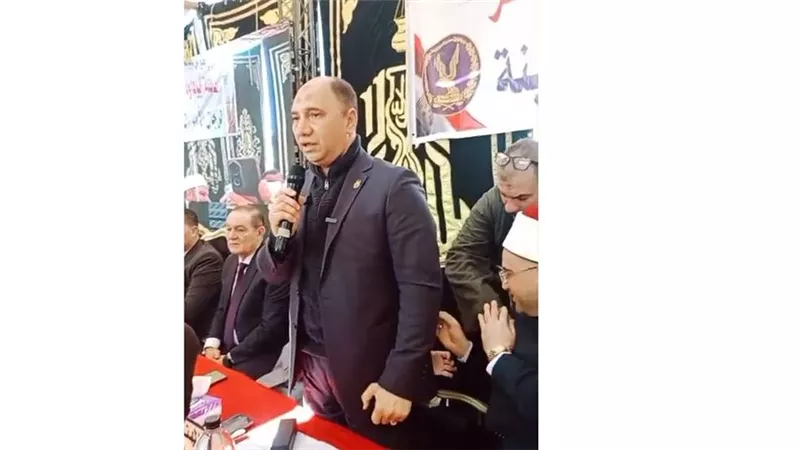 طارق عبد العظيم يشارك في إنهاء الخصومة بين عائلتي «مشهور ووهدان» بالصف 