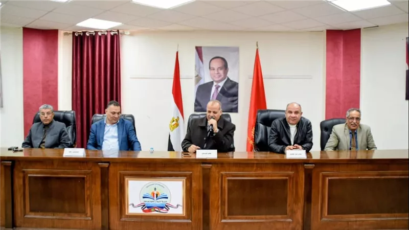 اجتماع عاجل لمدير تعليم بورسعيد مع رؤساء لجان امتحانات الشهادة الإعدادية